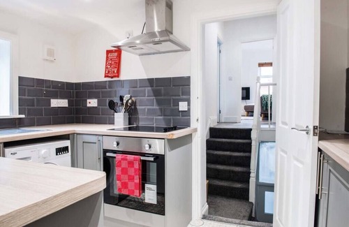 Newport Condo | Cozy Newport Apartment with Kitchen, Rated 10/10 by Guests