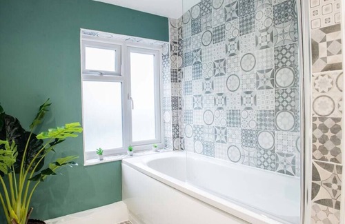 Newport Condo | Cozy Newport Apartment with Kitchen, Rated 10/10 by Guests