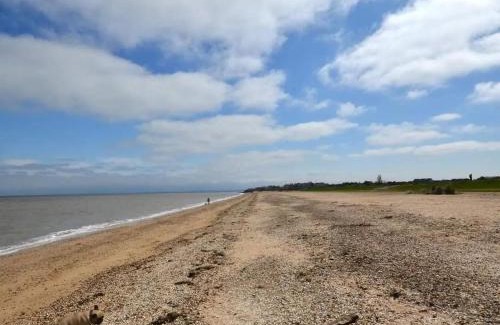 Warden Ski Chalet | Family-Friendly Pips Chalet on Isle of Sheppey with Great Reviews