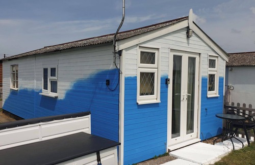Warden Ski Chalet | Delightful Pips Chalet with Kitchen in Isle of Sheppey
