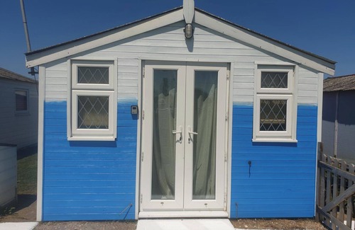 Warden Ski Chalet | Delightful Pips Chalet with Kitchen in Isle of Sheppey