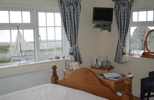 Gileston House | Coastal Pathway 1-Bed Cottage in South Wales – Family Friendly
