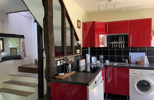 Andaine - Passais Cottage | Cozy 1-Bed Cottage in Ceauce with Breakfast & Kitchen