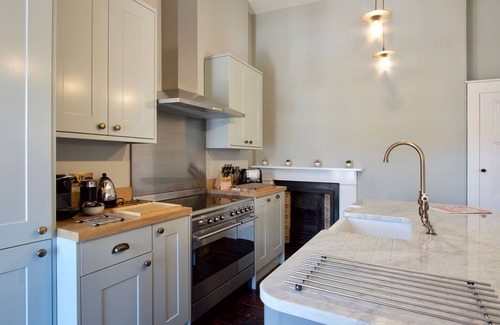 Stamford Apartment | Designer 1 Bed Apartment with Ensuite and Kitchen Access