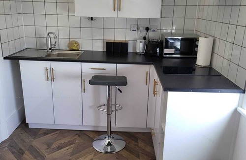 Stone Apartment | Budget-Friendly 1-Bed Apartment with Breakfast in Greenhithe