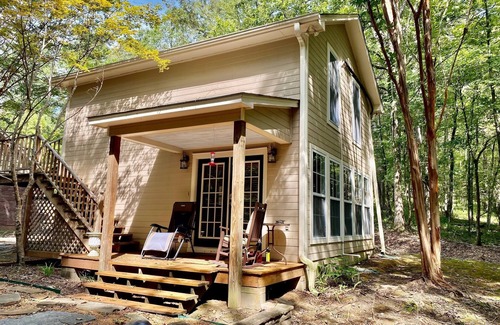 Oxford House | Cozy Guesthouse Retreat with Spa & Hot Tub near Oxford