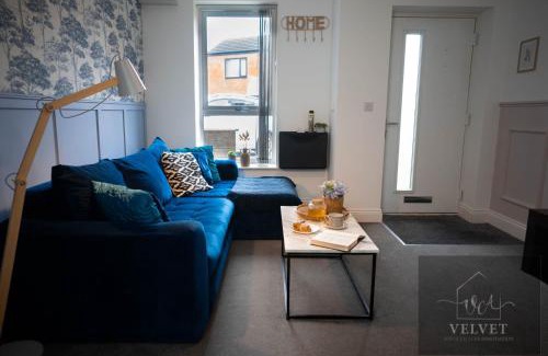 Castle Apartment | Cozy 1 Bed House with Free WiFi and Parking for Everyone
