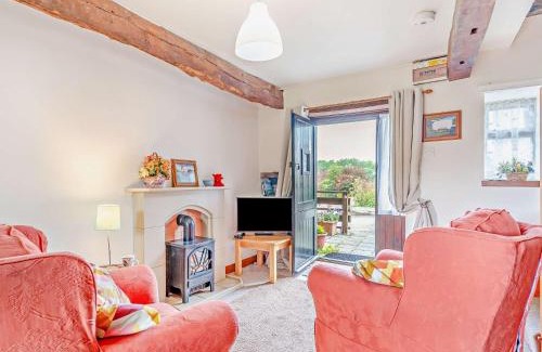Abergavenny House | Cozy 1 Bed in Abergavenny with Pool & Pet-Friendly Perks