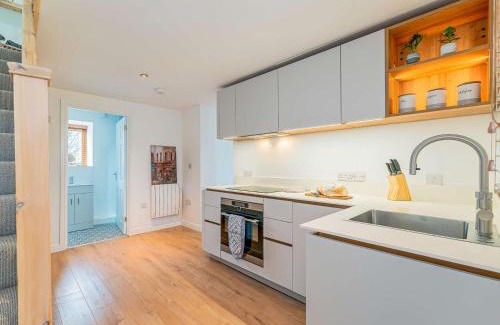 Aberystwyth House | Cozy 1 Bed Stay in Aberystwyth, Perfect for Families & Pets