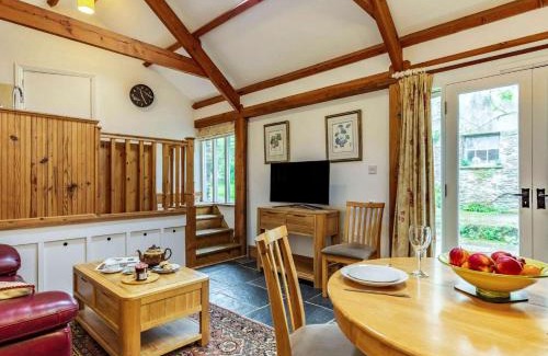Totnes House | Comfortable 1 Bed Stay in Bigbury-on-Sea - Pet Friendly