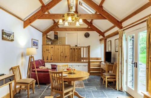Totnes House | Comfortable 1 Bed Stay in Bigbury-on-Sea - Pet Friendly