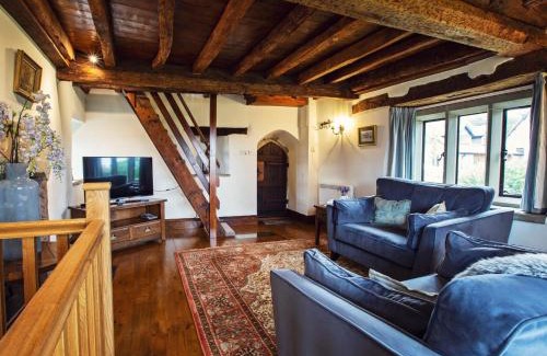 Halmonds Frome House | Cozy One Bed Retreat in Bishops Frome - Family & Pet Friendly