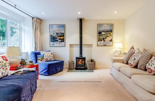 Blairgowrie House | Cozy 1 Bed in Blacklunans with Family-Friendly Amenities