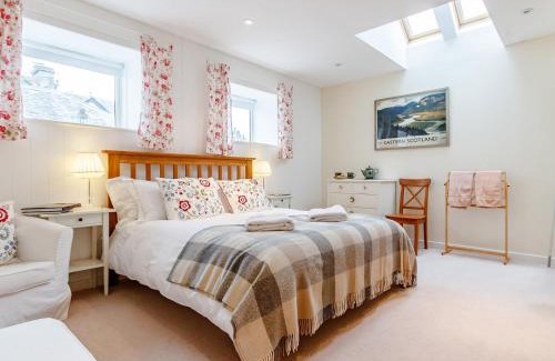 Blairgowrie House | Cozy 1 Bed in Blacklunans with Family-Friendly Amenities