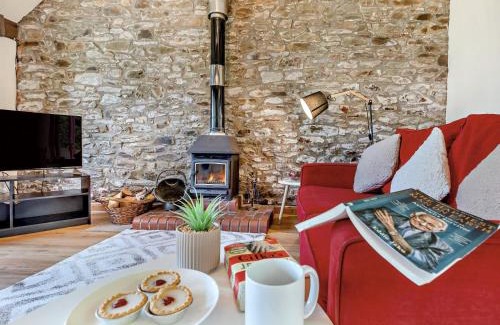 Sutcombe House | Cozy 1 Bed Retreat in Bude with Pet-Friendly Amenities
