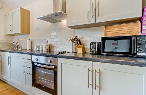 Builth Wells House | Cozy 1-Bedroom Retreat in Builth Wells with Hot Tub