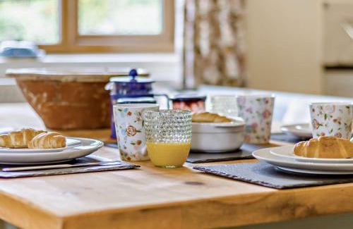 Builth Wells House | Cozy 1-Bedroom Retreat in Builth Wells with Hot Tub