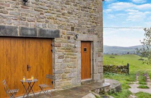 Combs House | Cozy 1 Bed Accommodation in Combs PK674 with Kitchen Access