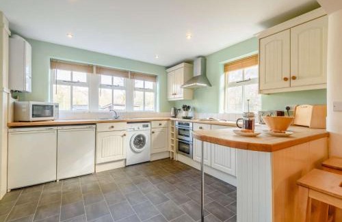 Combs House | Cozy 1 Bed Retreat in Combs PK682 - Pet & Child Friendly