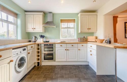 Combs House | Cozy 1 Bed Retreat in Combs PK682 - Pet & Child Friendly