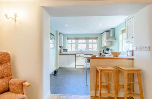 Combs House | Cozy 1 Bed Retreat in Combs PK682 - Pet & Child Friendly