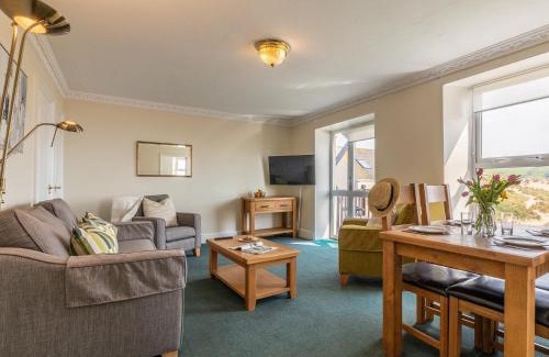 Croyde Bay House | Cozy 1 Bed Retreat in Croyde with Family-Friendly Amenities