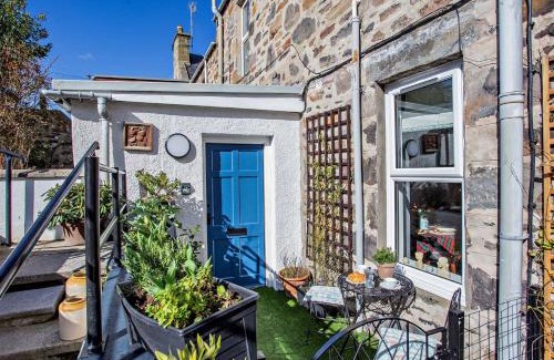 Cullen House | Cozy 1-Bedroom Retreat in Cullen - Pet & Child Friendly