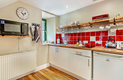 Perth House | Cozy 1 Bed in Dunning, Perfect for Families and Pets