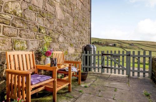 Quarnford House | Cozy 1 Bed at Flash 74351 - Pet and Child Friendly Stay