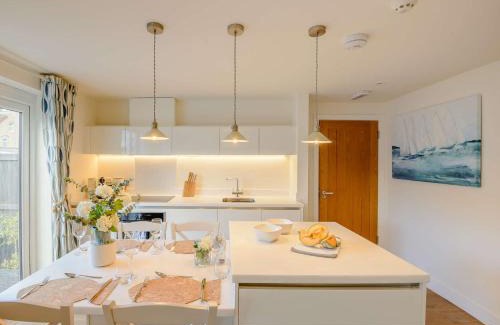 Hythe House | Pet-Friendly Retreat: Cozy 1 Bed in Hythe Awaits You