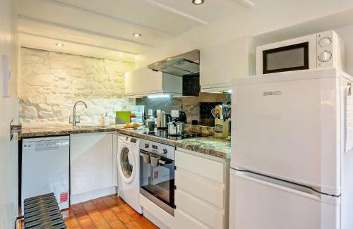Kidwelly House | Relaxing 1 Bed Retreat in Kidwelly - Pet Friendly Stay