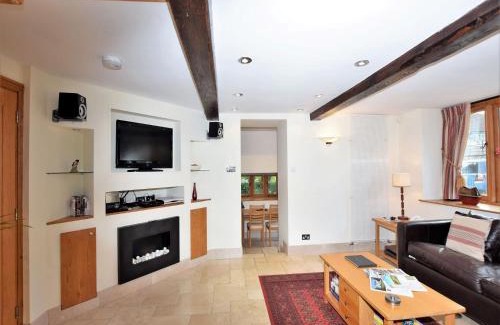 Whitton House | Cozy 1 Bed Stay in Knighton – Perfect for Families & Pets