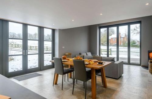 Sandy House | Cozy 1 Bed Retreat in Little Gransden - Family Friendly
