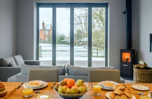 Sandy House | Cozy 1 Bed Retreat in Little Gransden - Family Friendly