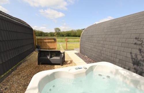 Penybont House | Comfortable 1 Bed Retreat in Llandrindod Wells with Hot Tub