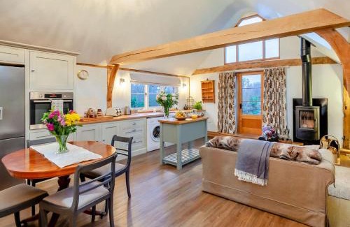 Loxwood House | Cozy 1 Bed Retreat in Loxwood for Your Family Getaway