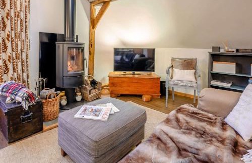 Loxwood House | Cozy 1 Bed Retreat in Loxwood for Your Family Getaway