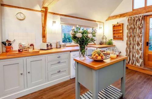 Loxwood House | Cozy 1 Bed Retreat in Loxwood for Your Family Getaway