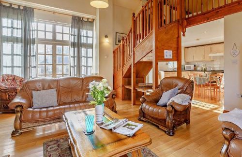 Pont-ar-gothi House | Cozy 1 Bed Retreat in Nantgaredig with Hot Tub Access