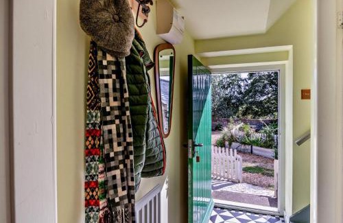 Briggswath House | Cozy Room in Robin Hoods Bay with Hot Tub Amenities