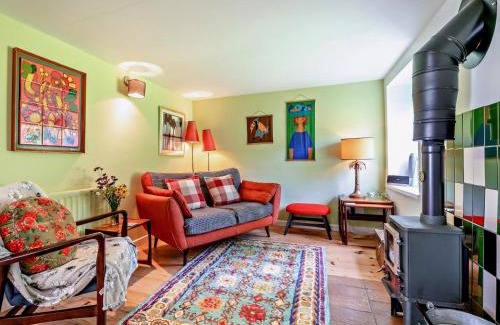 Briggswath House | Cozy Room in Robin Hoods Bay with Hot Tub Amenities