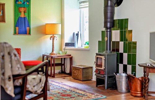 Briggswath House | Cozy Room in Robin Hoods Bay with Hot Tub Amenities