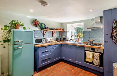 Briggswath House | Cozy Room in Robin Hoods Bay with Hot Tub Amenities