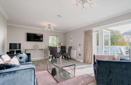 Sandyhills House | Explore 1 Bed in Sandyhills - Pet Friendly & Hot Tub Access