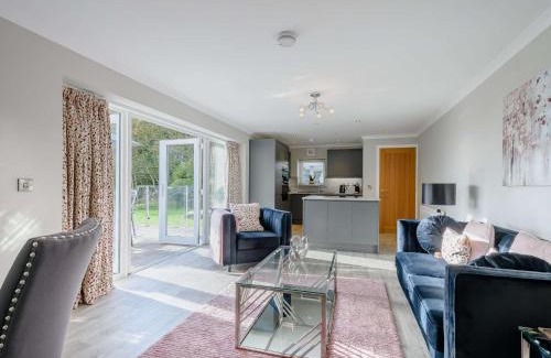 Sandyhills House | Explore 1 Bed in Sandyhills - Pet Friendly & Hot Tub Access