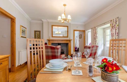 Cupar House | Cozy 1 Bed in St Andrews with Hot Tub & Pet Friendly Stay