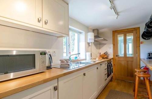 Cupar House | Cozy 1 Bed in St Andrews with Hot Tub & Pet Friendly Stay