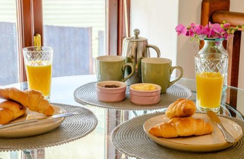 Redbrook House | Cozy St Briavels Room with Family and Pet-Friendly Options