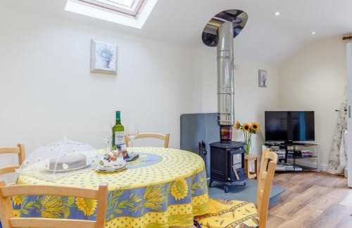 Truro House | Cozy 1 Bed in Truro with Pet-Friendly Amenities