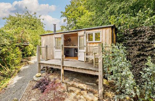 Kingswood House | Inviting 1 Bed Hotel in Family-Friendly Welshpool